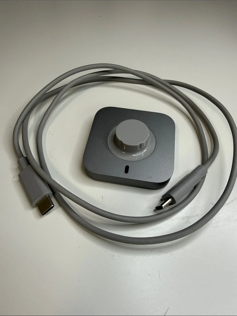 Oura Ring 4 Silver with Smart Ring Charger Dock